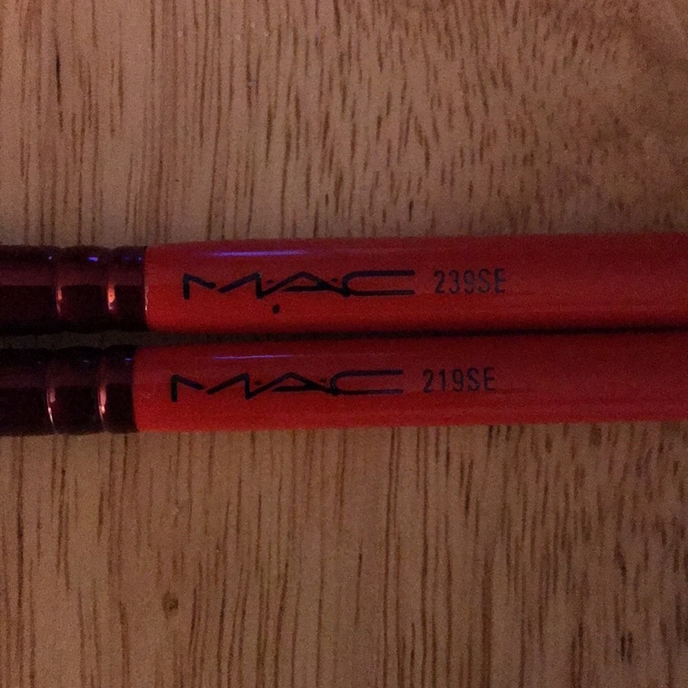 MAC (set of 2) eye shadow brushes. part of a set of small brushes.